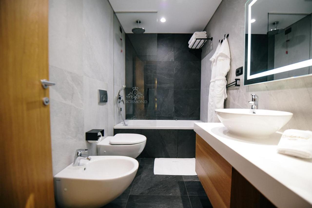 Richmond Hotel Корча Екстериор снимка