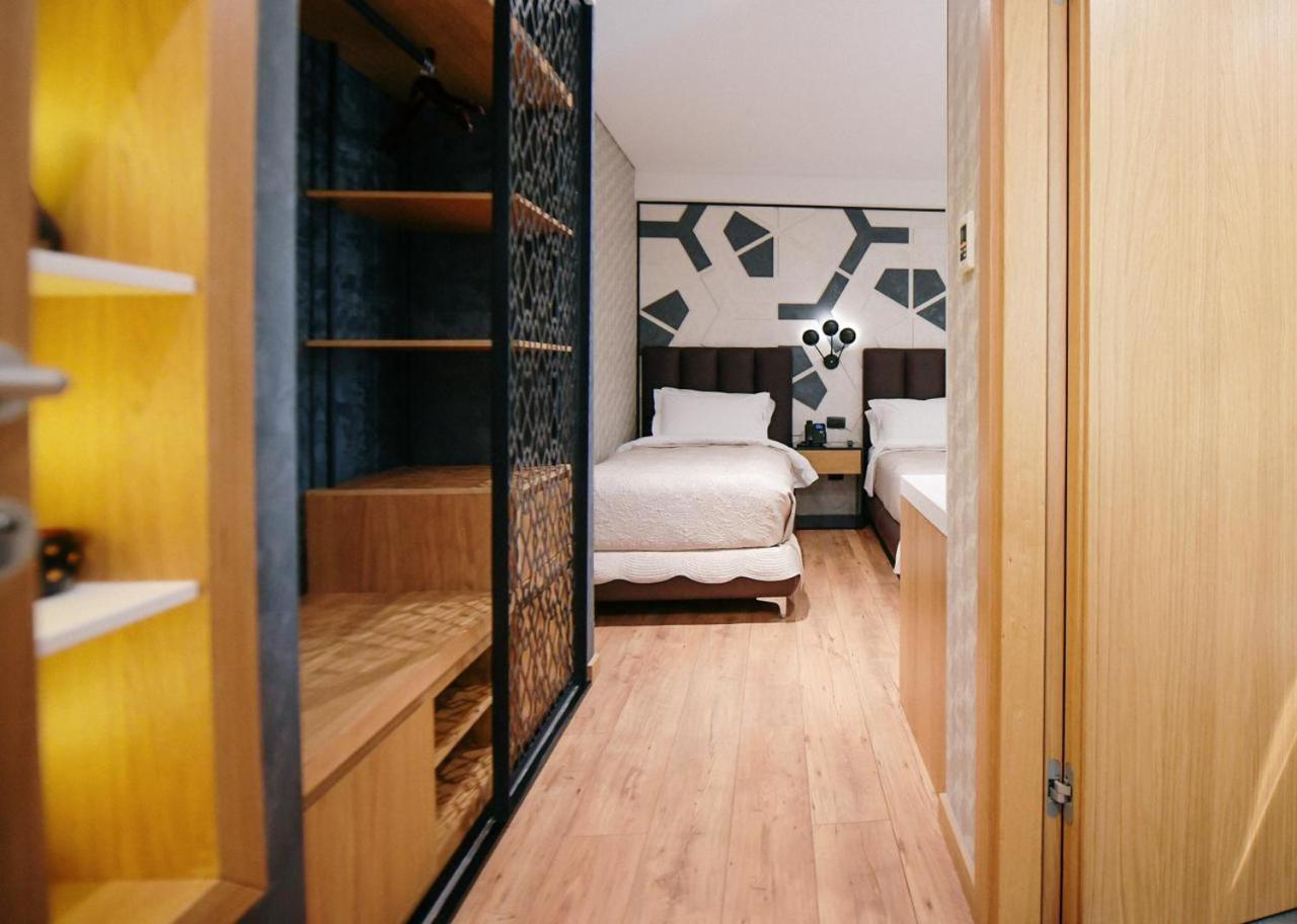Richmond Hotel Корча Екстериор снимка