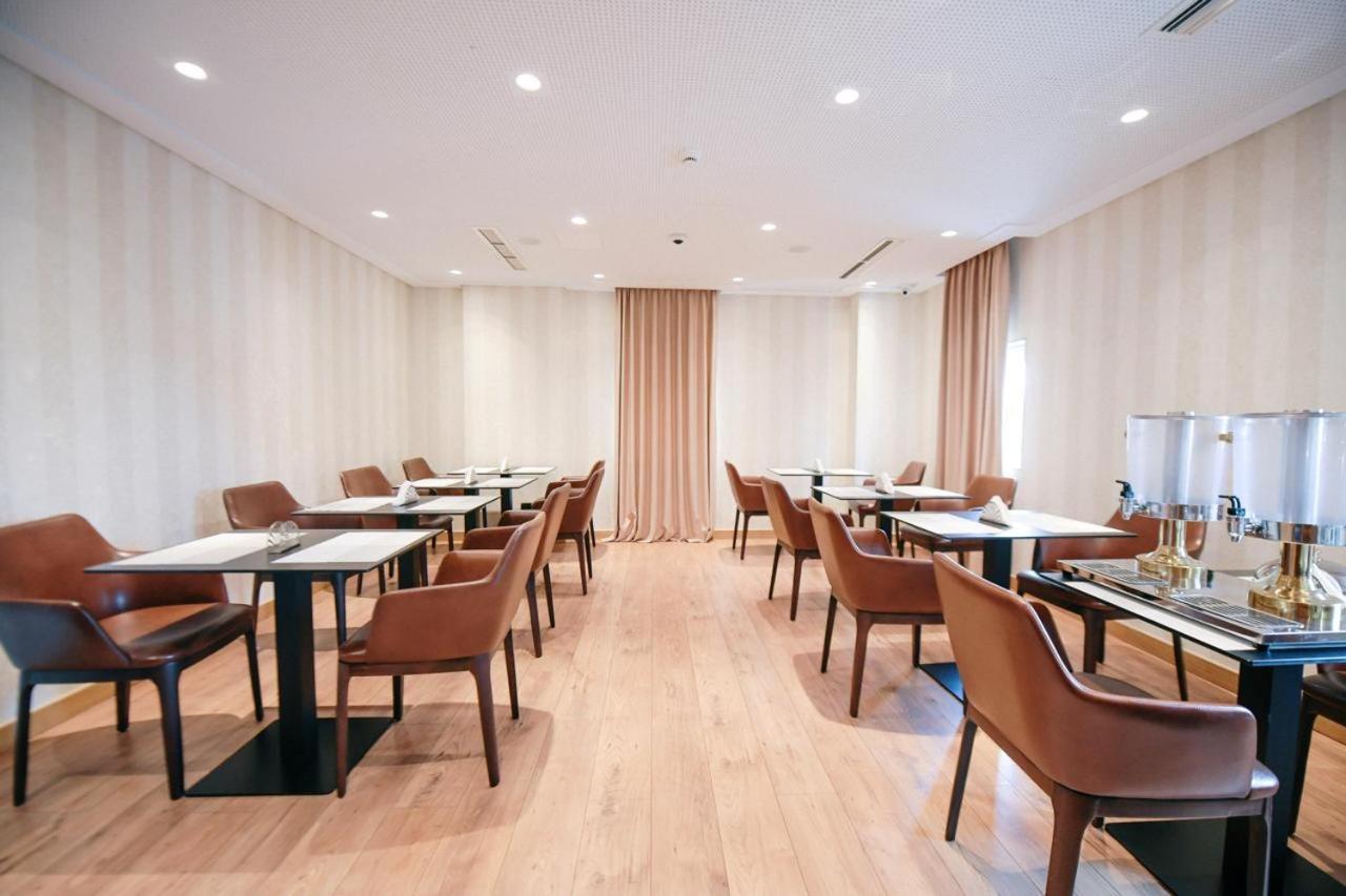 Richmond Hotel Корча Екстериор снимка