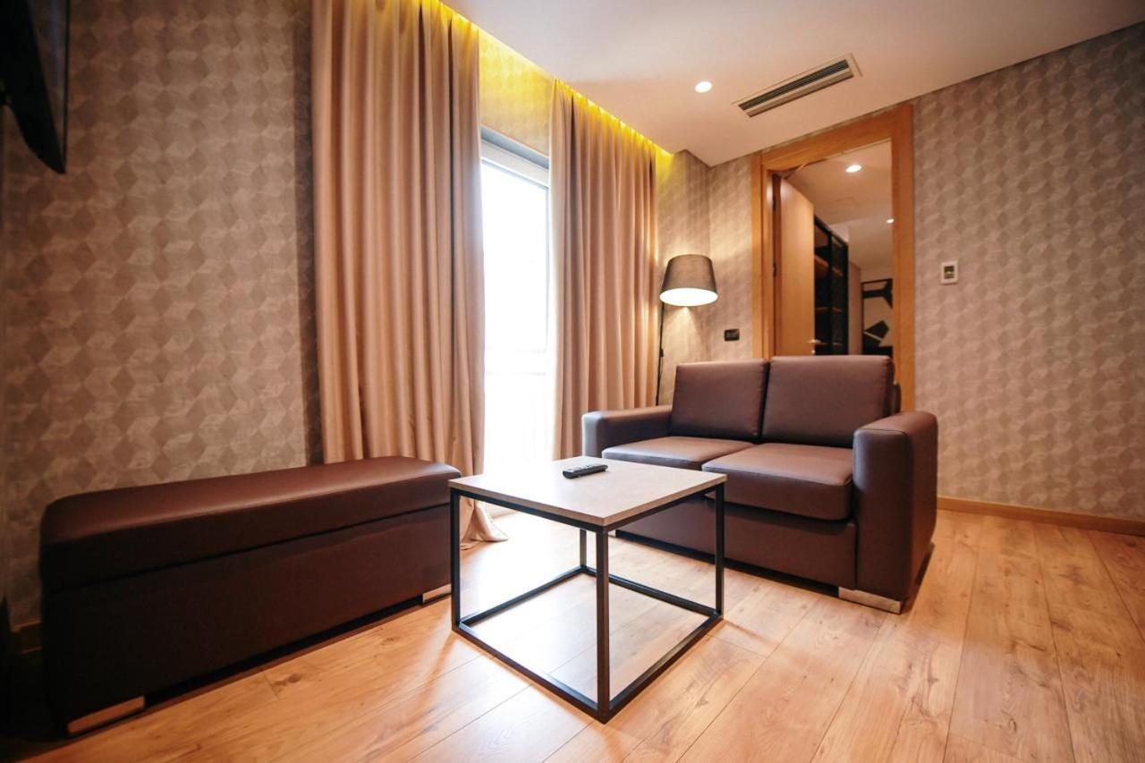 Richmond Hotel Корча Екстериор снимка
