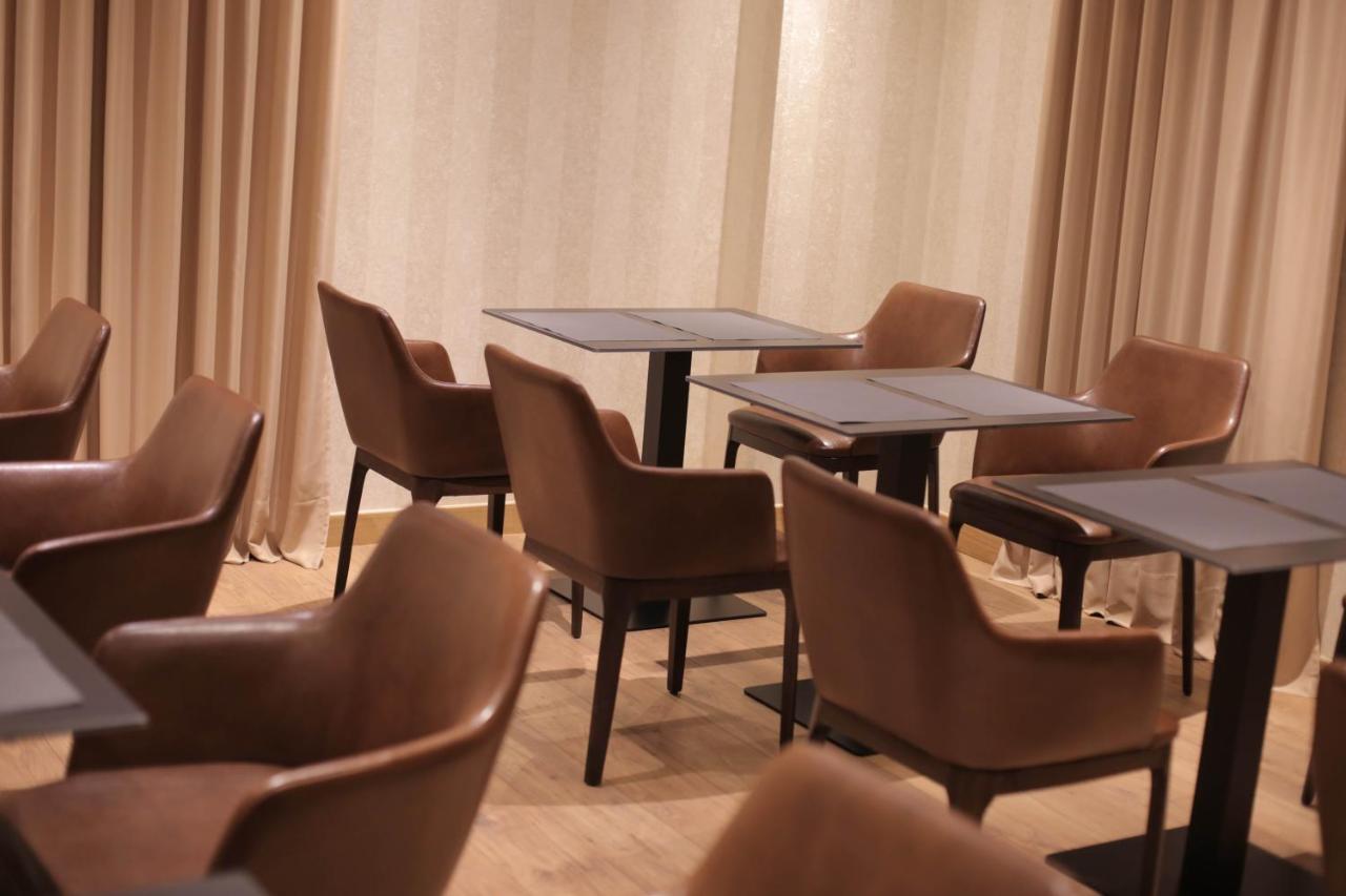 Richmond Hotel Корча Екстериор снимка
