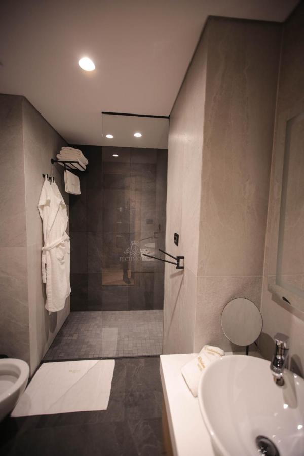 Richmond Hotel Корча Екстериор снимка