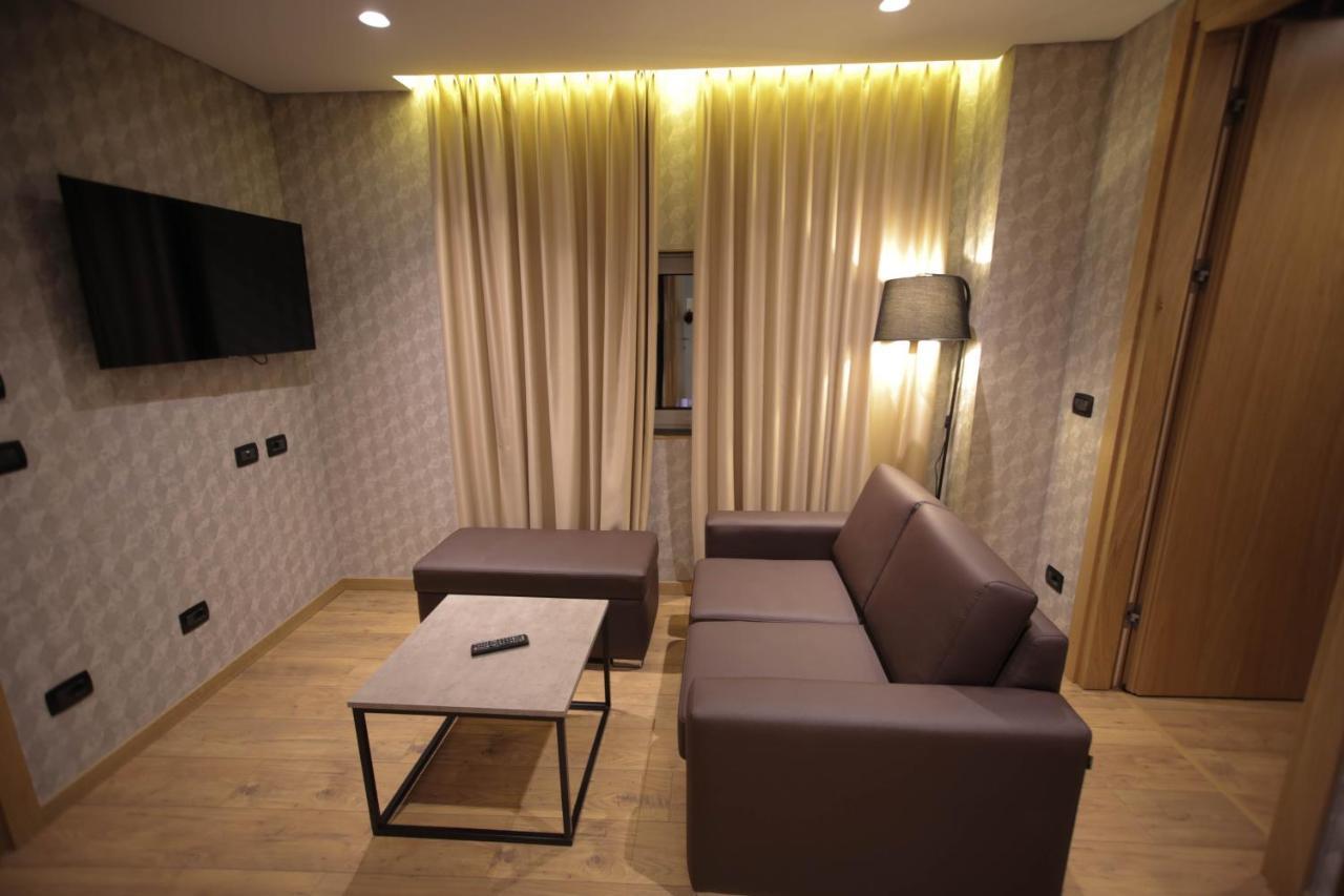 Richmond Hotel Корча Екстериор снимка
