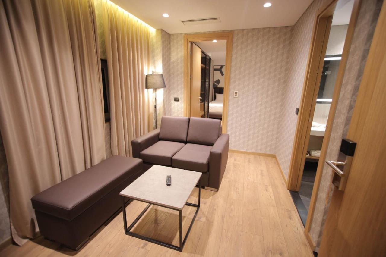 Richmond Hotel Корча Екстериор снимка