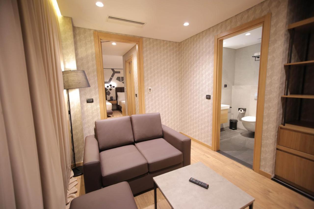 Richmond Hotel Корча Екстериор снимка