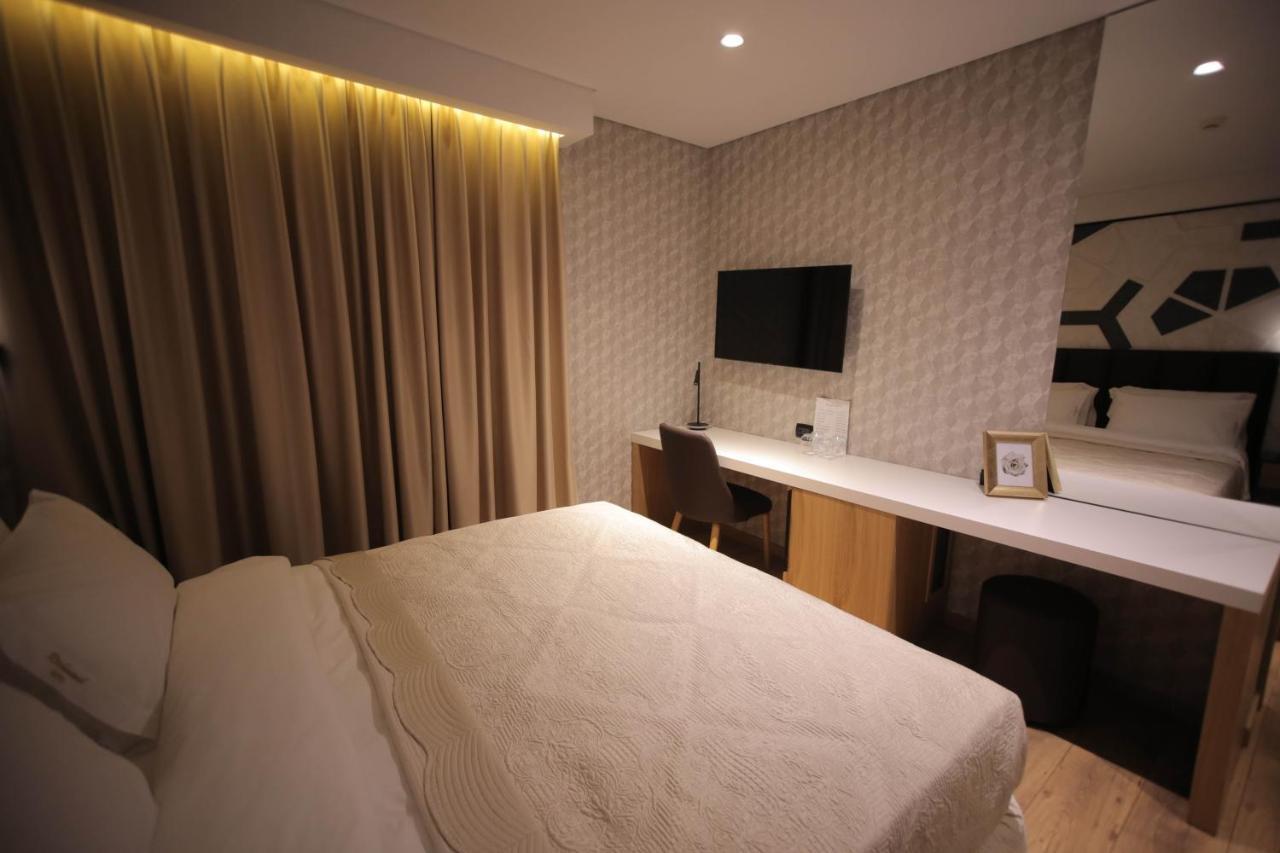 Richmond Hotel Корча Екстериор снимка