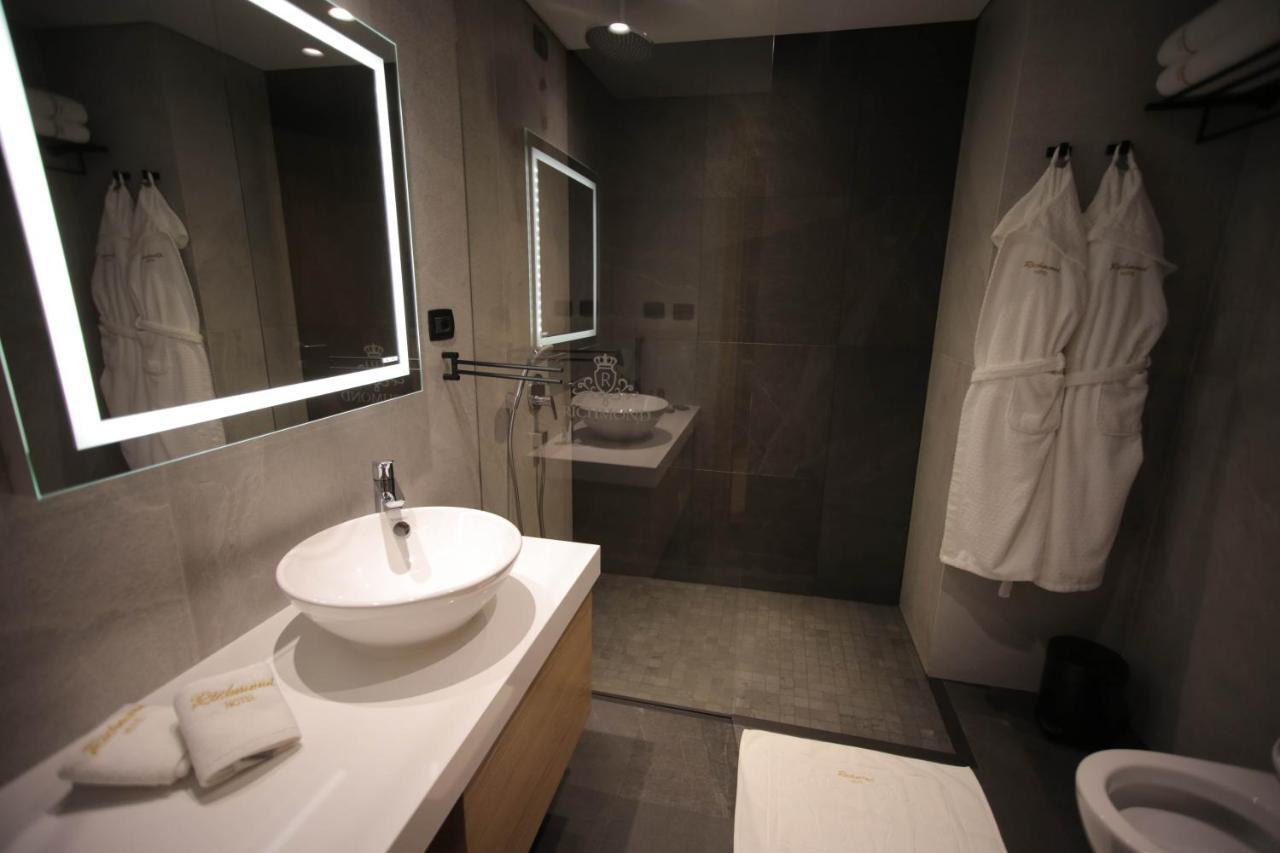 Richmond Hotel Корча Екстериор снимка